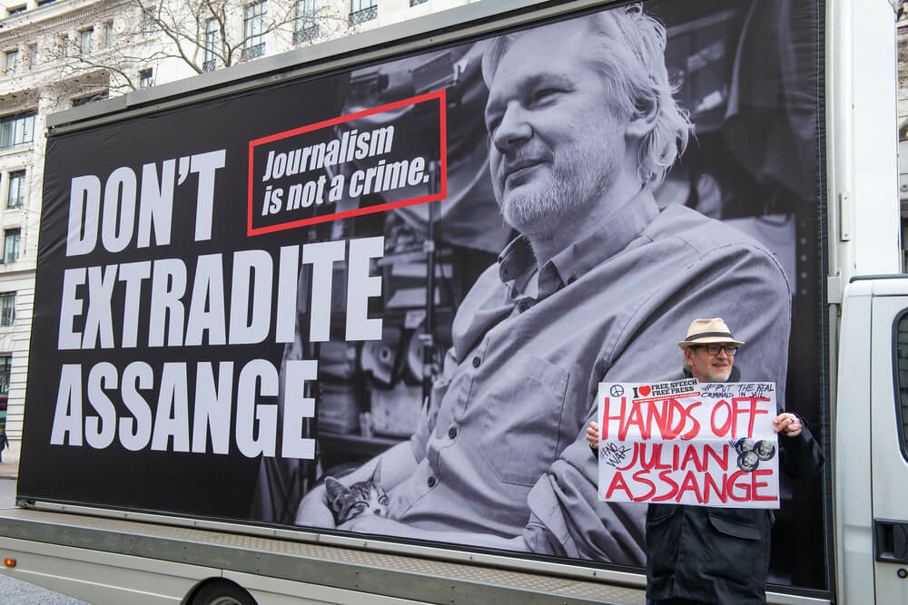 Don't Extradite Assange