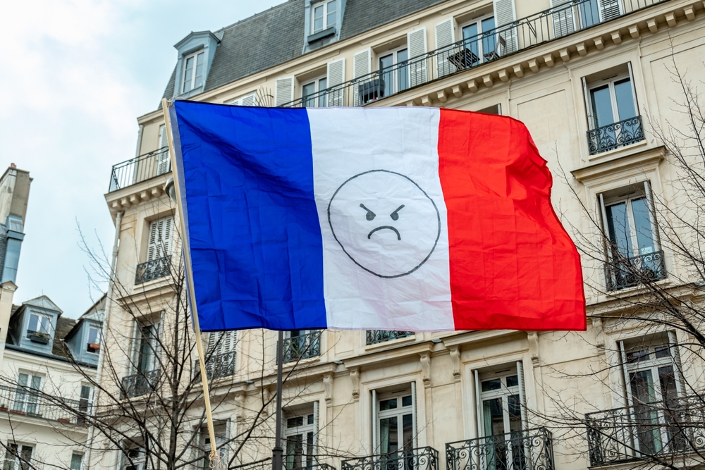French,Flag,With,Angry, emoticon